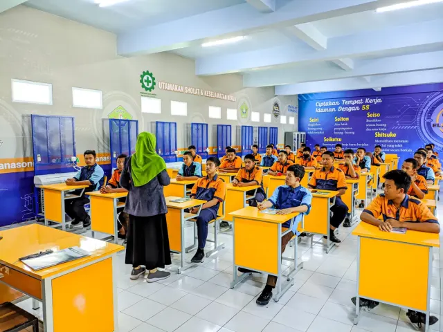 Pengarahan dunia kerja dari industri