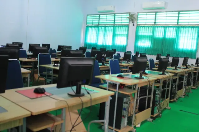 Laboratorium komputer dan PLC